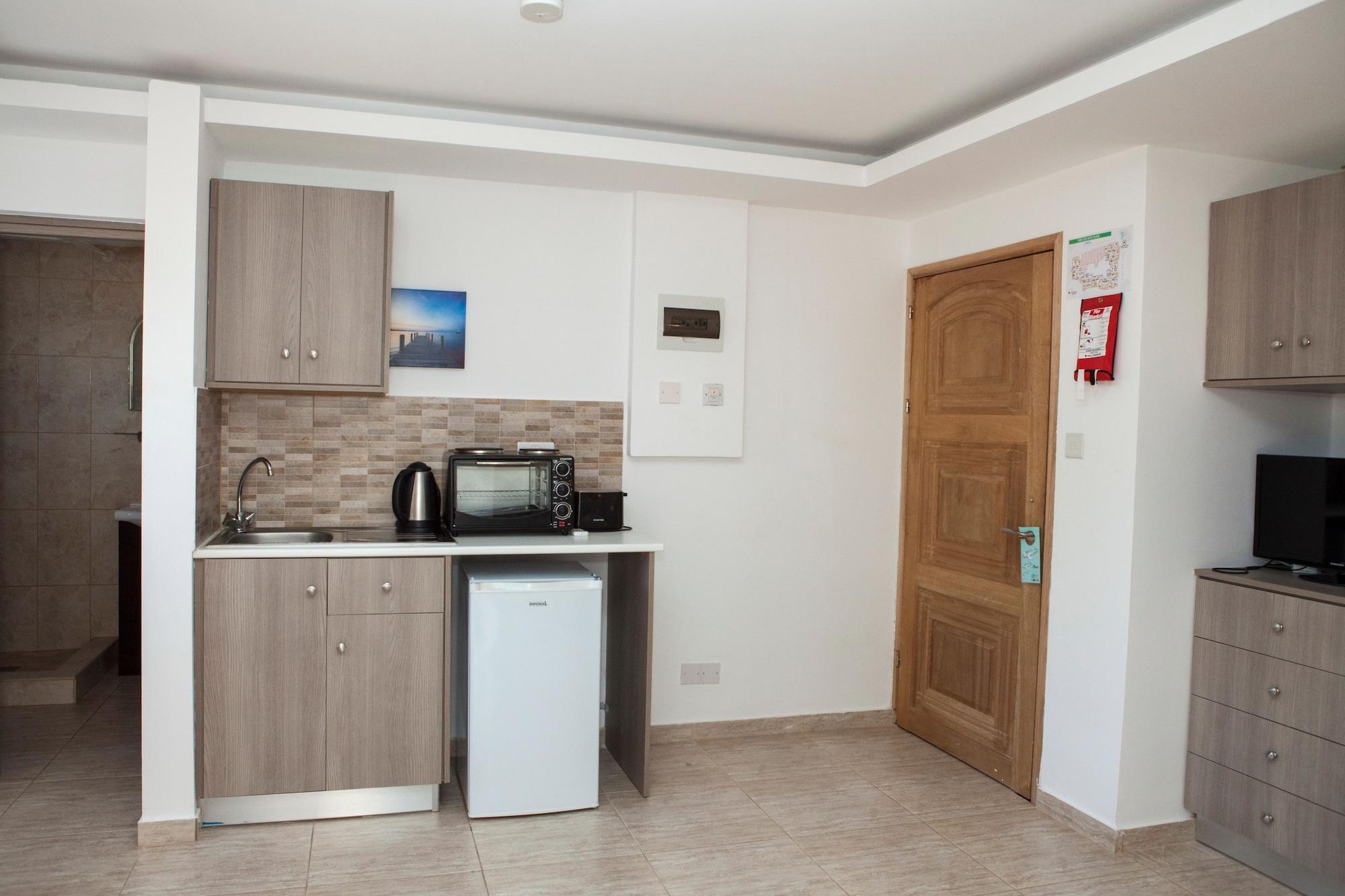Alecos Hotel Apartments Пафос Екстериор снимка