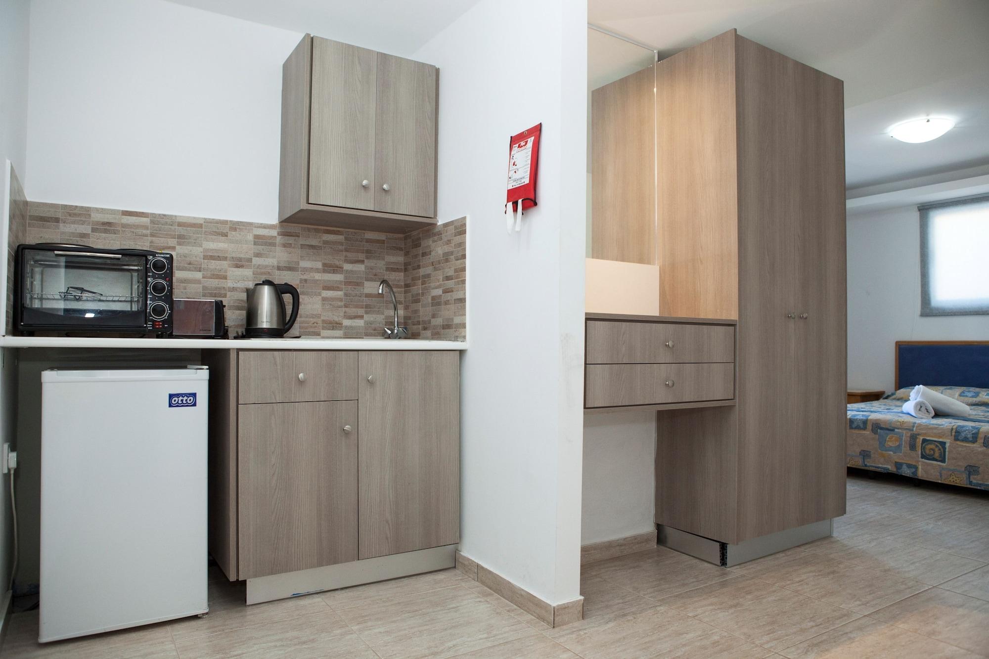 Alecos Hotel Apartments Пафос Екстериор снимка