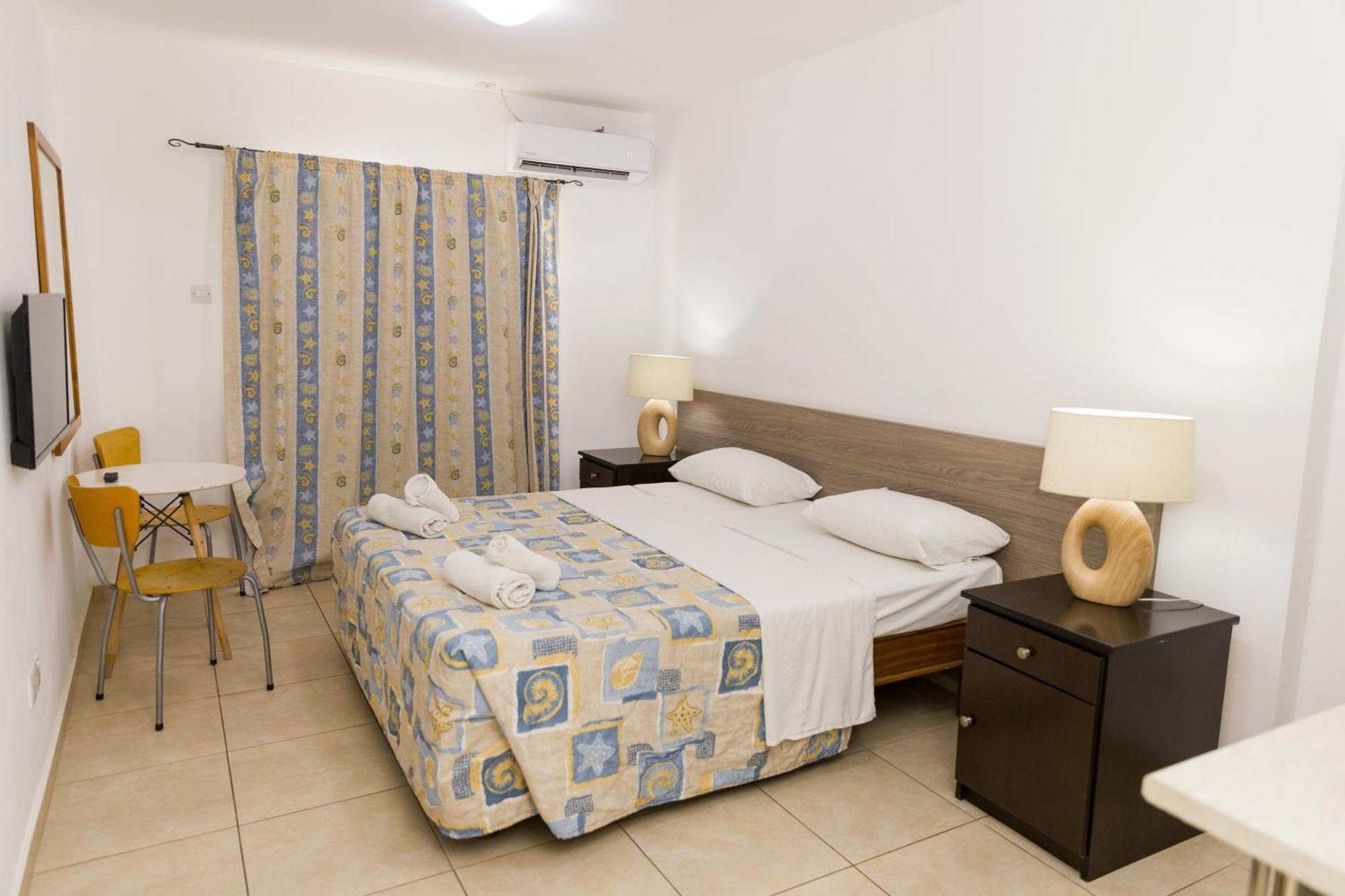 Alecos Hotel Apartments Пафос Екстериор снимка