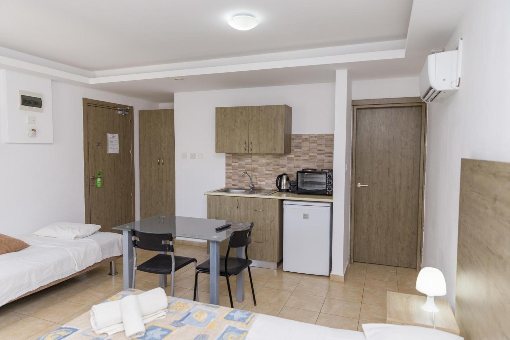 Alecos Hotel Apartments Пафос Екстериор снимка