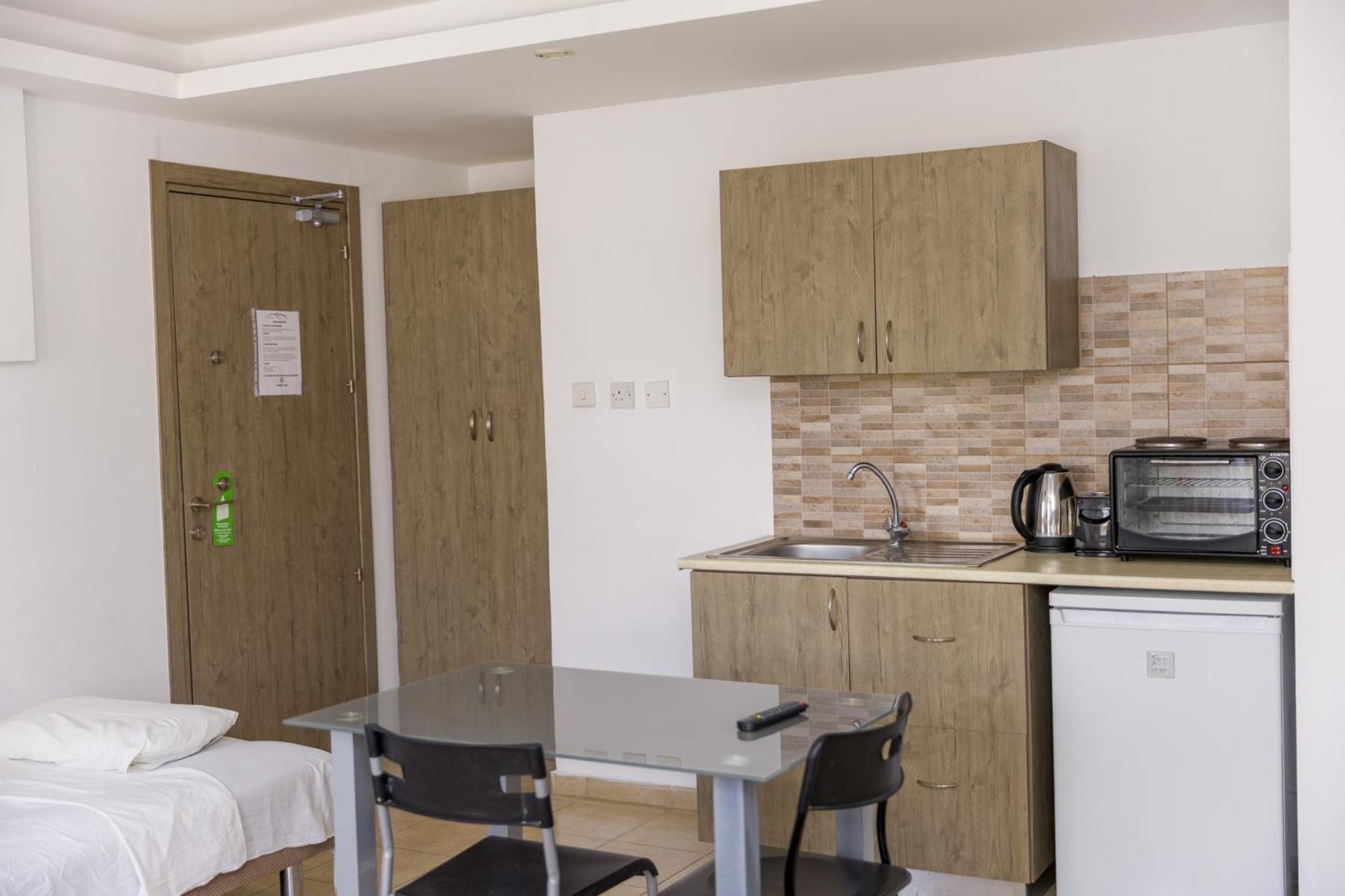 Alecos Hotel Apartments Пафос Екстериор снимка