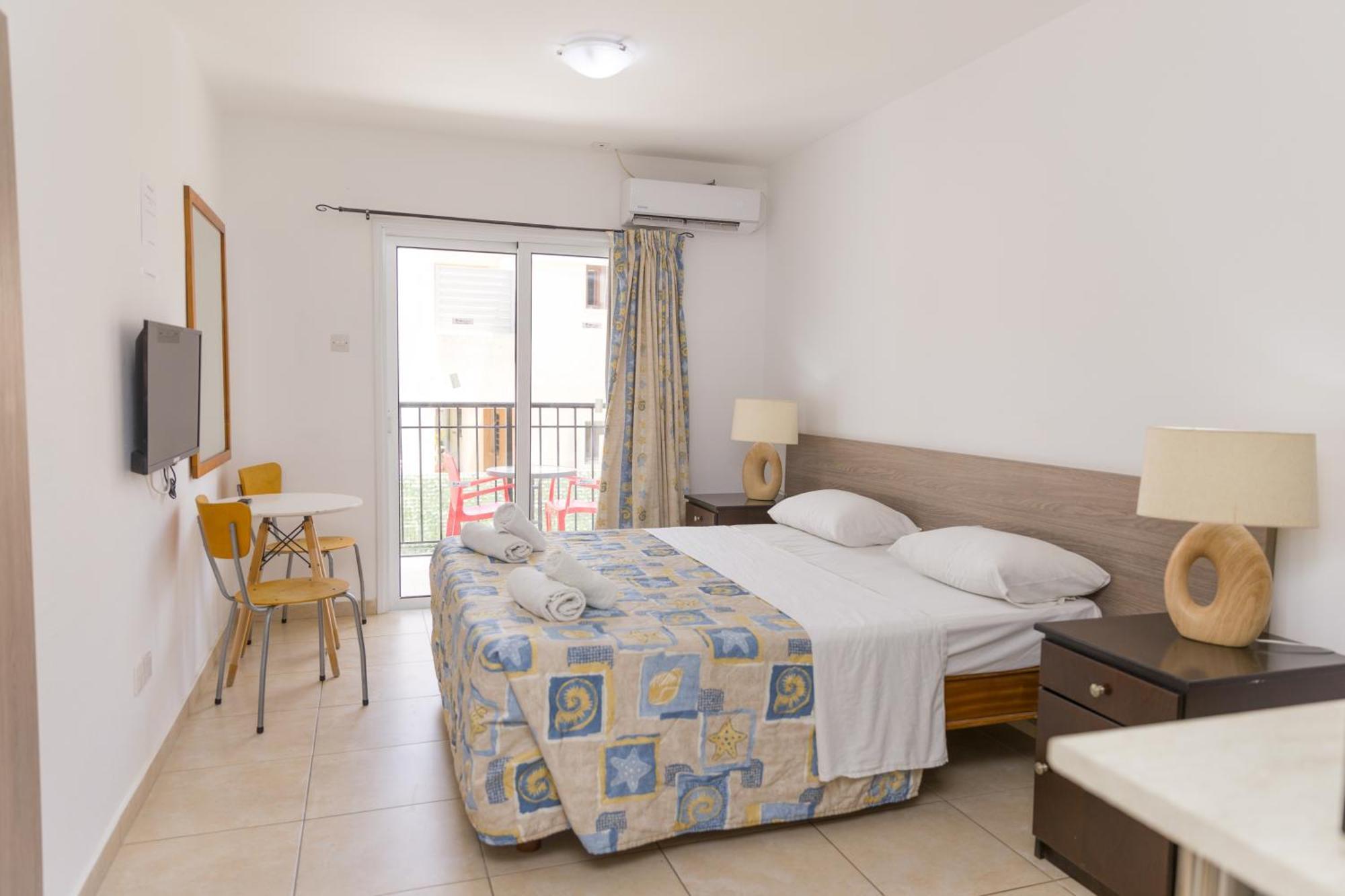 Alecos Hotel Apartments Пафос Екстериор снимка