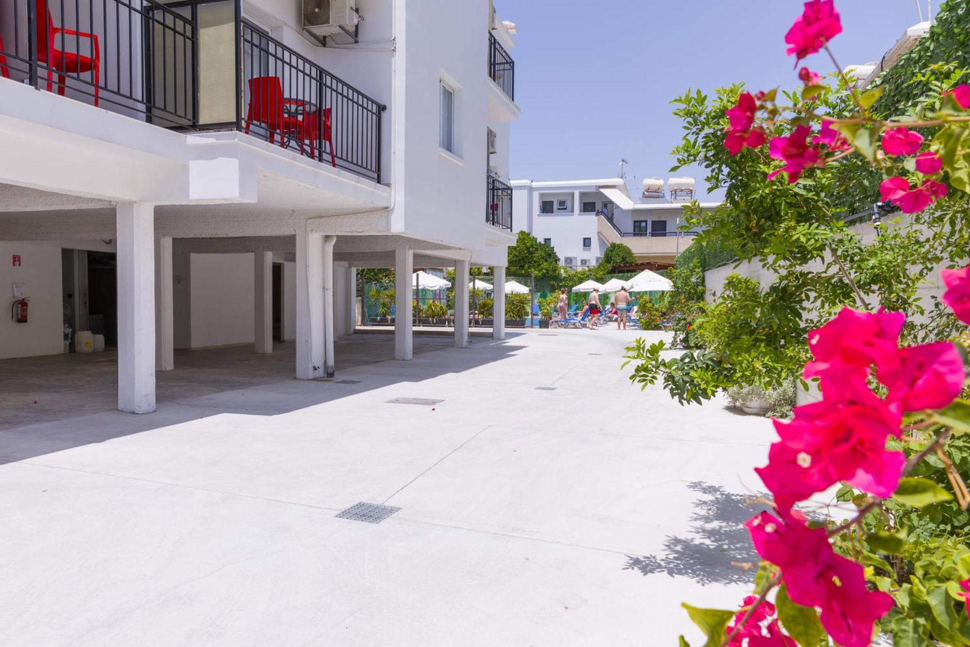 Alecos Hotel Apartments Пафос Екстериор снимка
